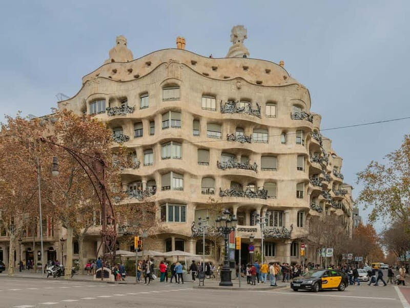 Tiquets & Guide: Lights and shadows of the Casa Milà - Antoni Gaudí - Barcelona - Good To Know  