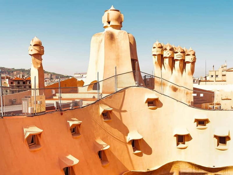 Tiquets & Guide: Lights and shadows of the Casa Milà - Antoni Gaudí - Barcelona - An In-Depth Look at the Casa Milà Lights and Shadows Tour  