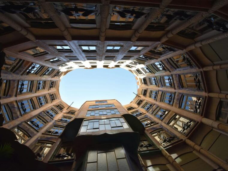 Tiquets & Tour Guide: Lights and Shadows of the Casa Milà - Antoni Gaudí - Barcelona - Important Information and Meeting Point