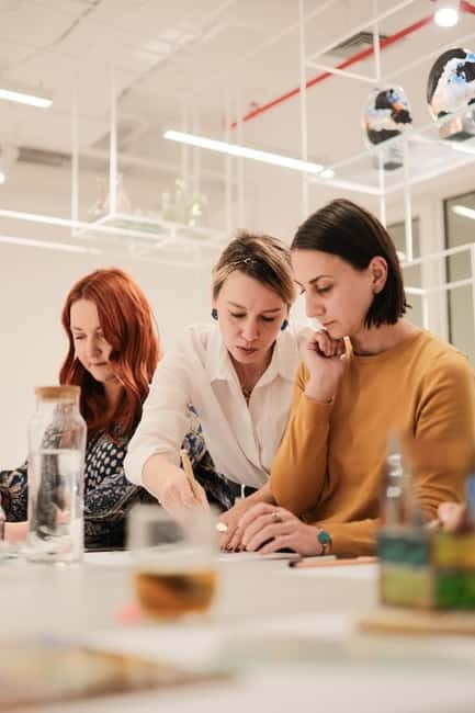 Tirana: Glass Ultimate Experience - An Introduction to the Glass Workshop in Tirana