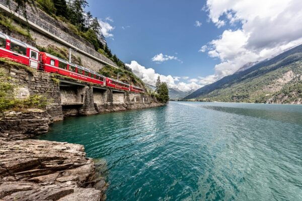 Tirano: Bernina Express One-Way Train Ticket To/From Chur - Traveling Between Switzerland and Italy
