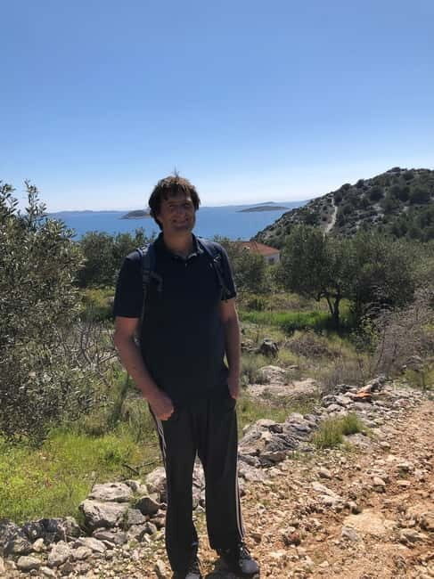 Tisno: Tour of the town with churches and palaces - Good To Know