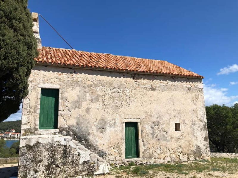 Tisno: Tour of the town with churches and palaces - The Sum Up