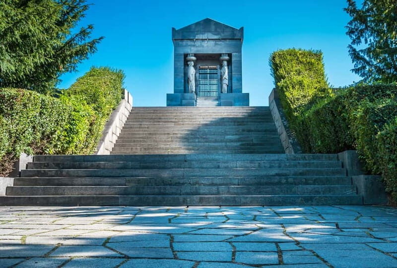 Tito Museum and Avala mountain with retro car - Good To Know