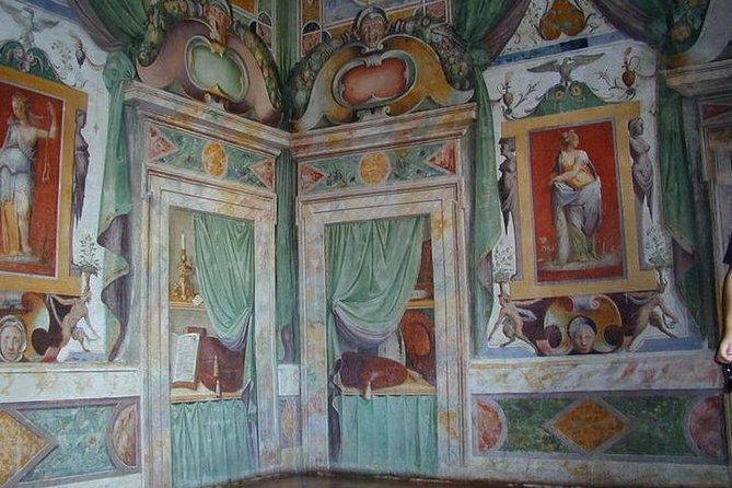 Tivoli Gardens & Hadrians Villa Full Day Guided Tour - Traveler Tips