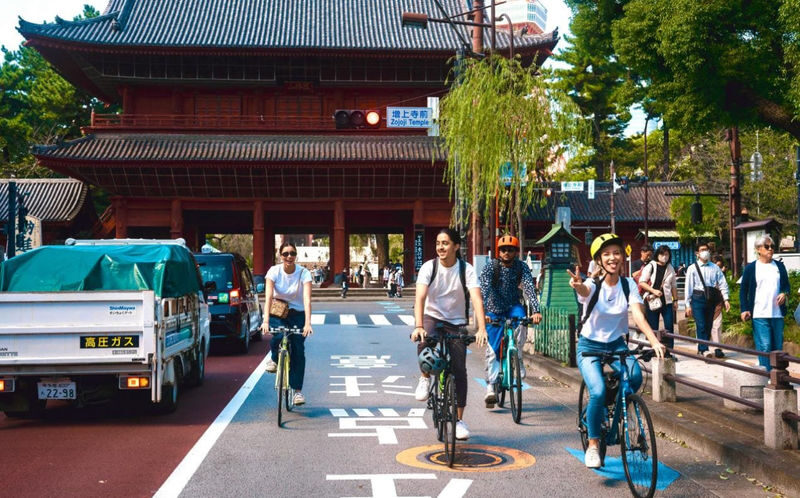 Tokyo 3-Hour Bike/E-bike Tour of the Central City Areas - A three-hour ride that connects Tokyo’s districts