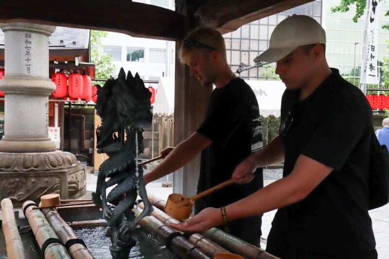 Tokyo: Akasaka Walking Tour with Temple Visit - Discovering the Hidden Side of Tokyo