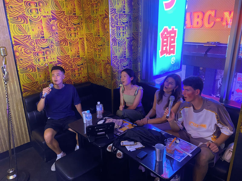 Tokyo: Asakusa Bar Hopping and Karaoke with Local Guide - What the guide adds