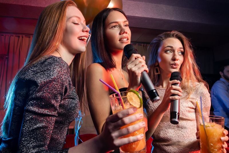 Tokyo: Asakusa Bar Hopping and Karaoke with Local Guide - Who should book this Asakusa night out?