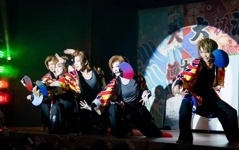 Tokyo Asakusa: Japanese Cabaret Show (Taishu Engeki) - Inside the show: color, music, and audience energy