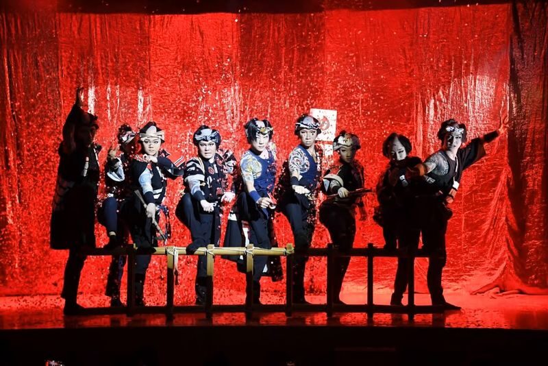 Tokyo Asakusa: Japanese Cabaret Show (Taishu Engeki) - Photo opportunities, tipping, and extra spending