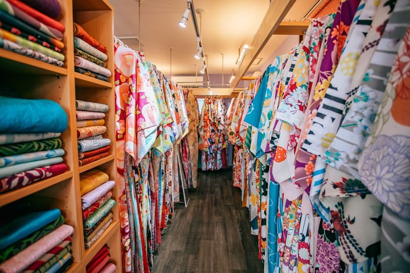 Tokyo Asakusa Kimono & Tea Ceremony Experience - Getting dressed for Asakusa