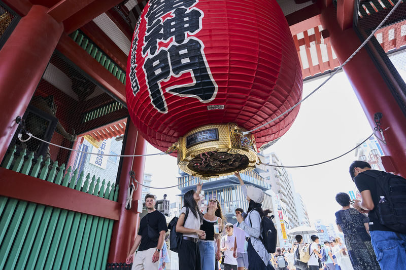 Tokyo: Asakusa & Sensoji ー Oldest Temple Walking Tour (2hrs) - Nakamise-dori and the taste of Asakusa