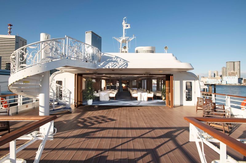 Tokyo Bay Dinner Cruise (The Symphony) - Music, service and the feel of the evening