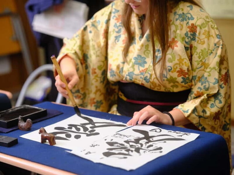 Tokyo: Calligraphy Experience with Kimono or Samue - Suitability and Accessibility