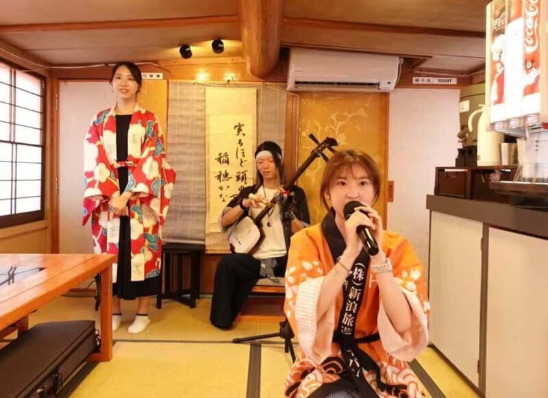 Tokyo Dinner Cruise & Tradition Show & Drinks & Tokyo Tower - What Sets This Tour Apart?