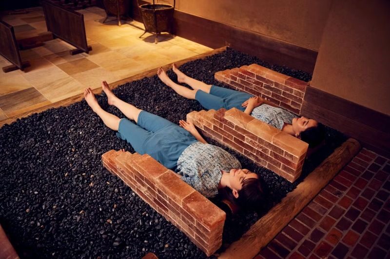 Tokyo Dome Natural Hot Spring Spa LaQua - Rest, treatments and something to eat