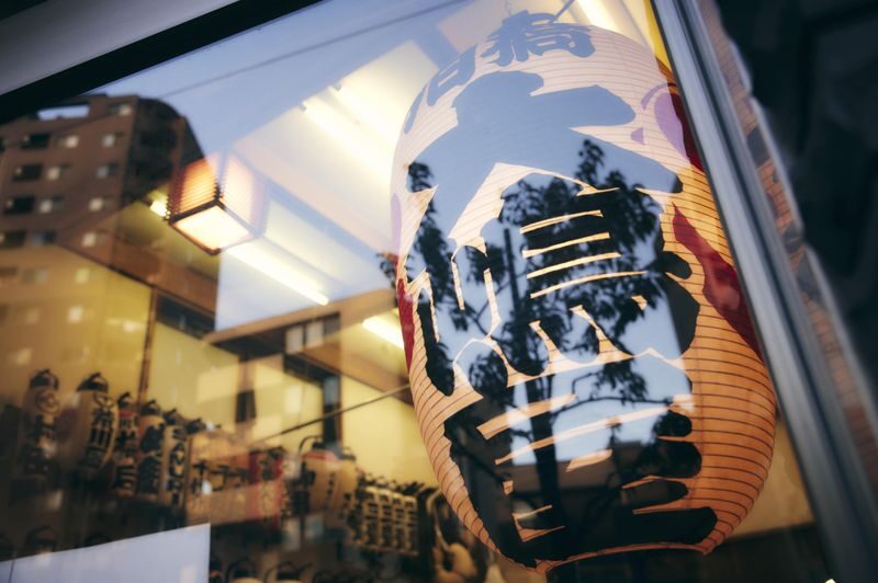 Tokyo Edo Traditional Hand-Painted Lantern Making Experience - Entering Namidabashi Oshimaya