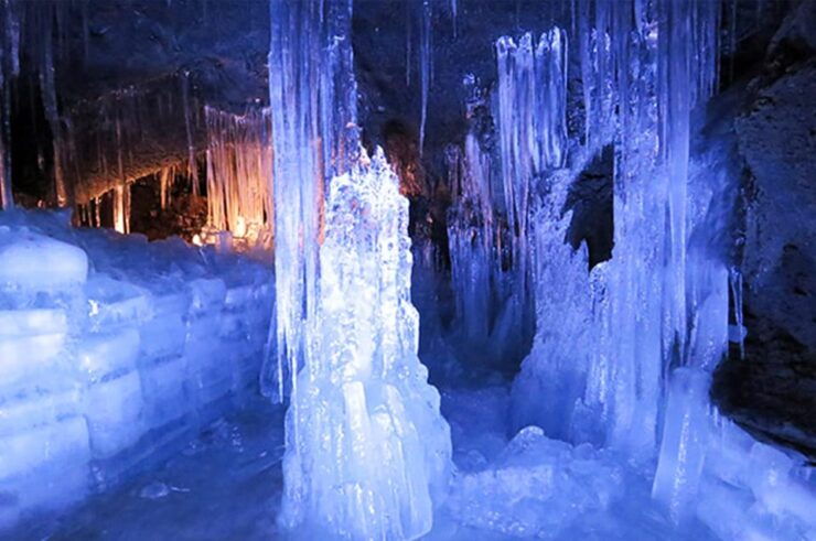 Tokyo: Fuji Wind & Ice Cave, Ninja Village & Hot Spring Tour - Itinerary Highlights
