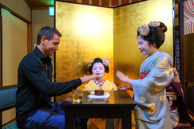 Tokyo Geisha Meet & Performance Small Group Tour - Meeting a geisha artist, not just watching a show