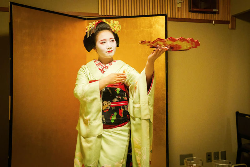 Tokyo Geisha Meet & Performance Small Group Tour - Getting to the meeting point from Shinjuku