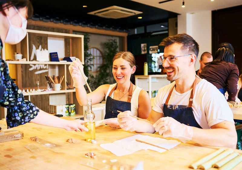 Tokyo: Ginza Premium Japanese Chopstick-Making Workshop - How the one-hour visit unfolds