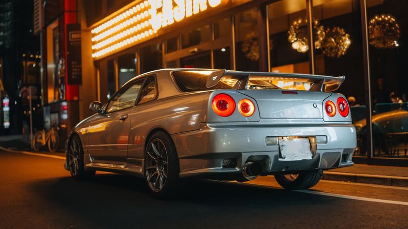 Tokyo: GTR Special Experience Tour / Daikoku & Night City VIP Tour - Walking Through Daikoku Parking Area
