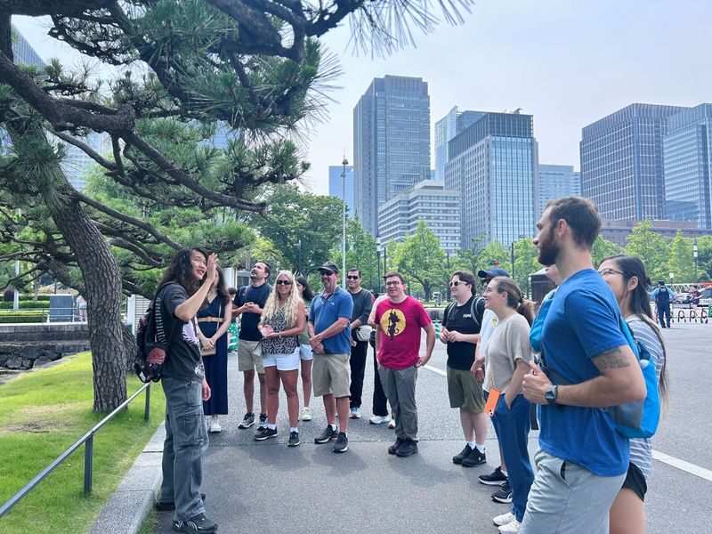 Tokyo Imperial Palace and Edo castle Historical Guided Walking Tour - Starting at Starbucks by Wadakura Fountain Park