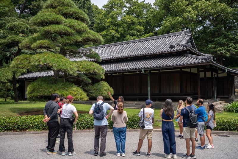 Tokyo Imperial Palace and Edo castle Historical Guided Walking Tour - Judging the Price and Overall Value
