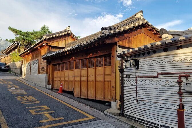 Tokyo Imperial Palace, Asakusa Temple and Tokyo Tower Guided Tour - FAQs