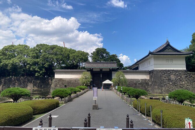 Tokyo Imperial Palace Historical Walk and Food Tasting Tour - An In-Depth Look at the Tour