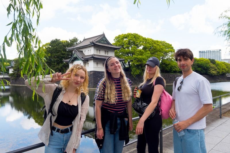 Tokyo: Imperial Palace & Shogun Castle Walking Tour - Why Edo Castle matters more than its surviving buildings