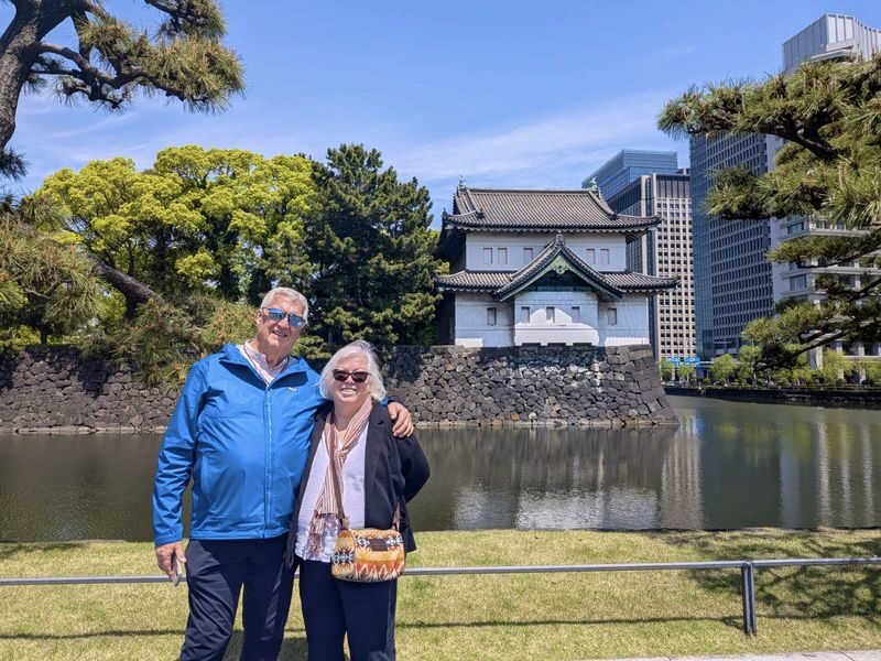 Tokyo: Imperial Palace & Shogun Castle Walking Tour - What the guide adds, and what can vary