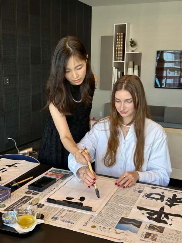 Tokyo: Japanese Calligraphy on Scroll/Fan with drink&sweets - Tokyo: Japanese Calligraphy on Scroll/Fan with Drinks & Sweets — A Detailed Review