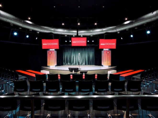 Tokyo: Japanese Comedy Tickets - Language Proficiency and International Appeal