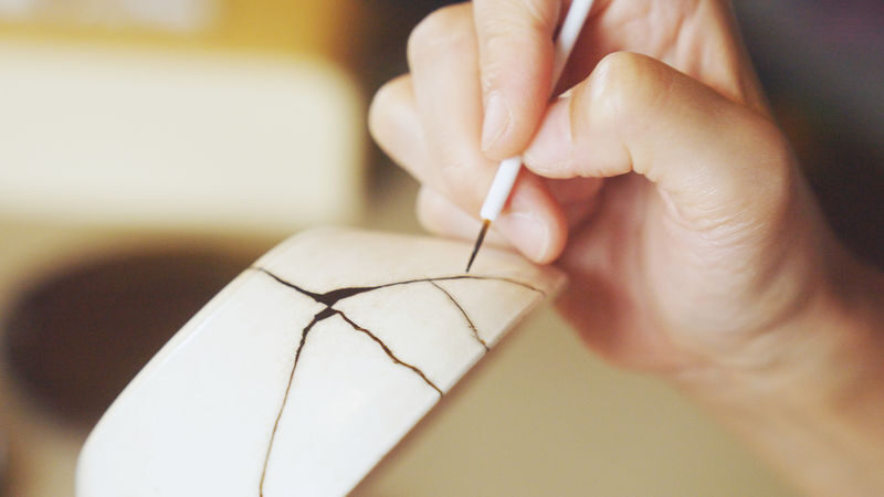 Tokyo: Japanese Gold Repair Kintsugi Workshop in Shinjuku - Kintsugi turns a repair into the main event