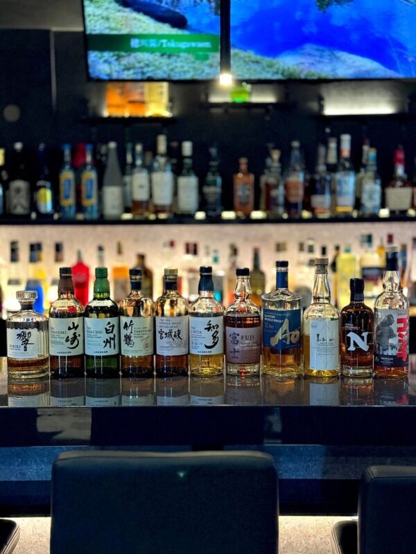Tokyo: Japanese Whisky Tasting Experience: 10 Whiskies & 5 Snacks - Two hours in Shinjuku, with a clear meeting point