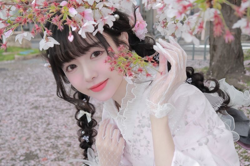 Tokyo Kimono, Furisode, and Yukata Rental Experience | Exquisite Hairstyling & Japanese Makeup & Photo Shoot (Ookini Asakusa Kaminarimon) - Makeup and a photo session are optional extras