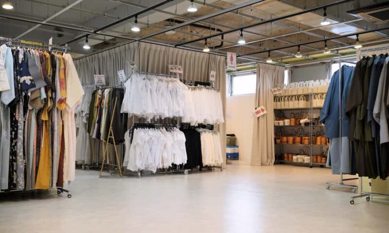 Tokyo : Kimono Rental in Asakusa Provided by RikaWafuku - Dressing and Hair Styling