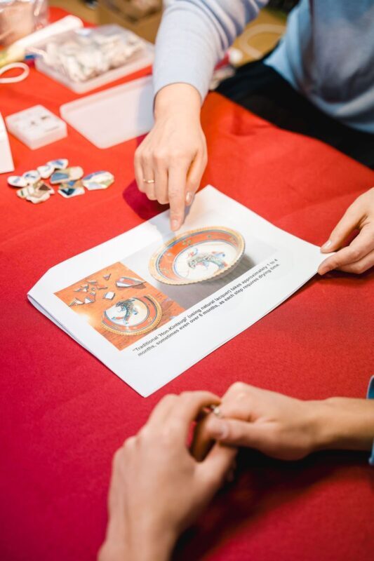 Tokyo: Kintsugi Accessory Workshop in Shibuya - Beginning with the story behind the gold