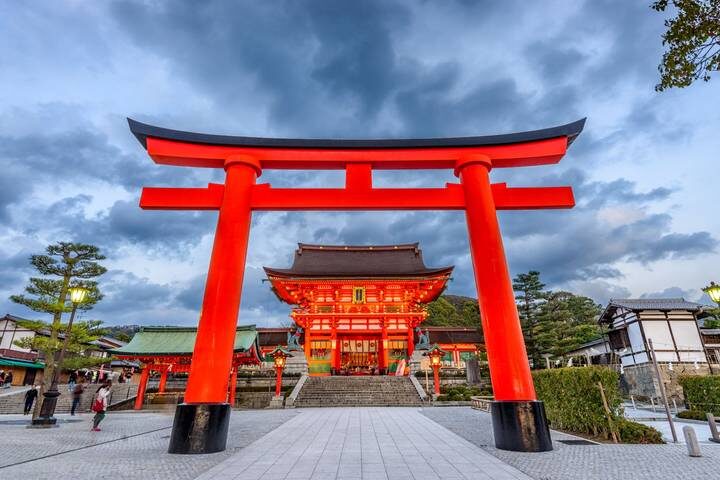 Tokyo, Kyoto and Hiroshima end Tokyo GO 7-Day Tour by Europamundo - Tokyo in one day, from temple calm to Shinjuku at night