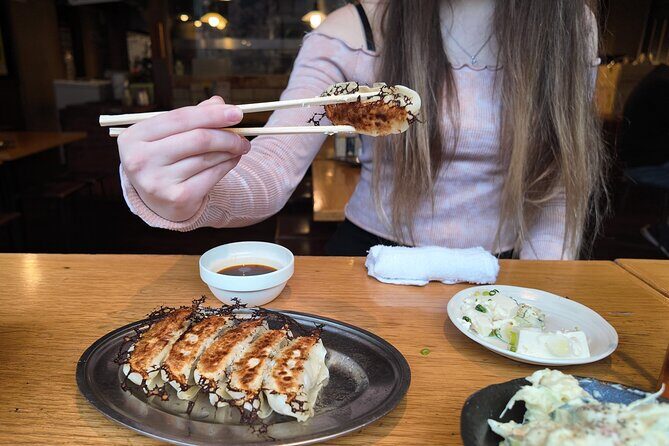 Tokyo: Learn the Art of Chopsticks in a Cozy Izakaya! - A Closer Look at the Experience