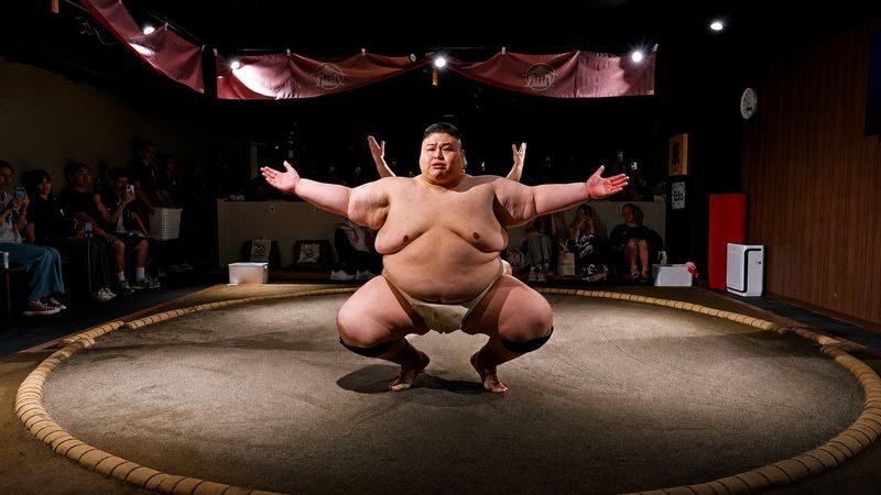 Tokyo Live Sumo Show & Interactive Experience - What happens inside Shinjuku Sumo Club