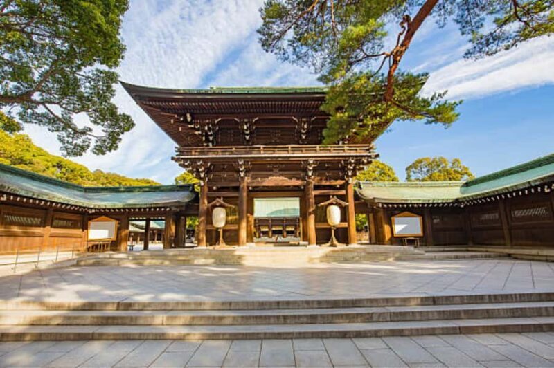 Tokyo: Meiji Shrine Walking Tour with Local Japanese Guide - Group Size and Guide Quality