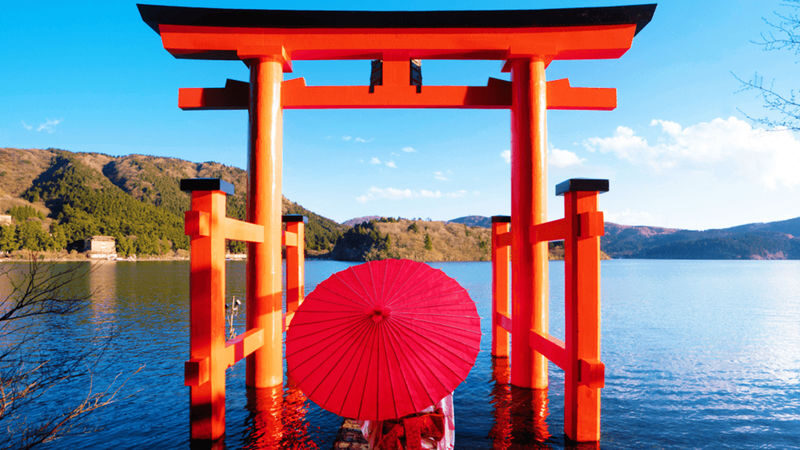 Tokyo Mt. Fuji & Hakone Full-Day Cruise Tour - Hakone Shrine adds a quieter note