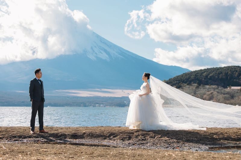 Tokyo & Mt. Fuji Wedding Dress Kimono One-Day Pre-Wedding Photoshoot Experience (All-Inclusive Package) - Tokyo’s city scenes set the tone