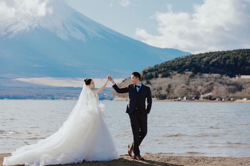 Tokyo & Mt. Fuji Wedding Dress Kimono One-Day Pre-Wedding Photoshoot Experience (All-Inclusive Package) - Fuji-area photos from afternoon into golden hour