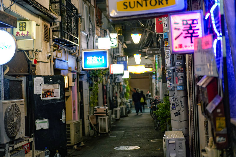 Tokyo Omakase Sushi & A5 Wagyu Premium Foodie Tour in Shinjuku - Who should book, and who might pass