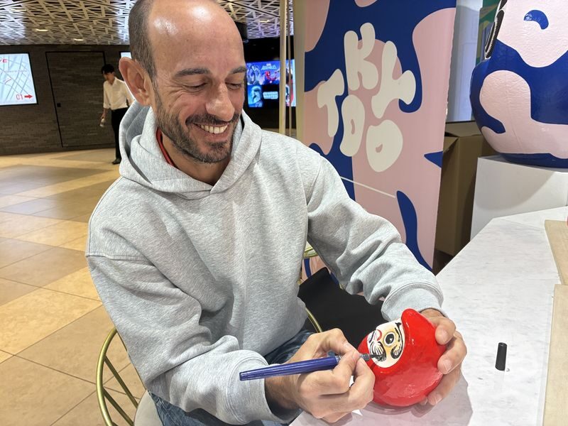 Tokyo: Paint Your Own Daruma - Japanese Good Luck Charm - The one-hour session, step by step