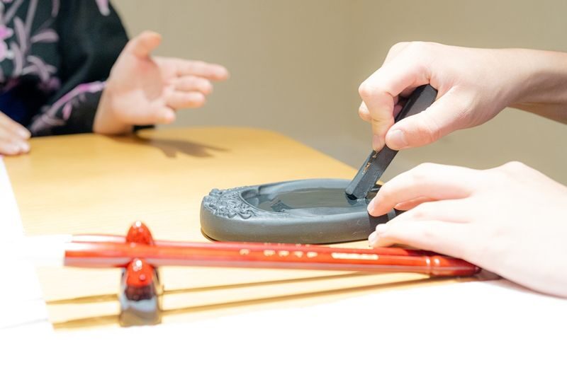 Tokyo: Private Calligraphy Class at Japanese Room in Shibuya - A calm hour in the middle of Shibuya